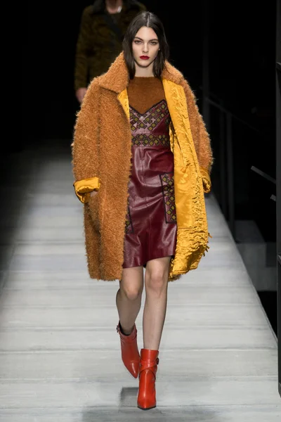 Look 9